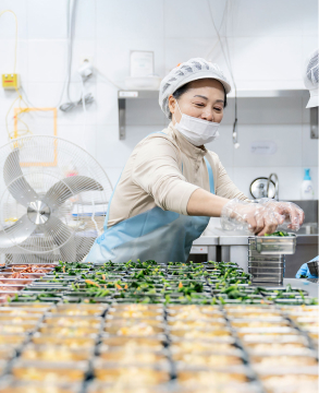 도시락을 만드는 조리사