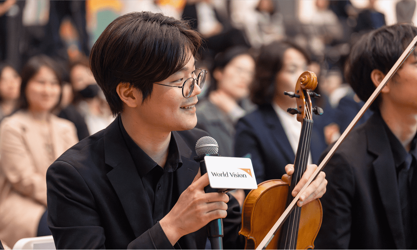 M.O.A 앙상블 나동화 단원의 인사 모습