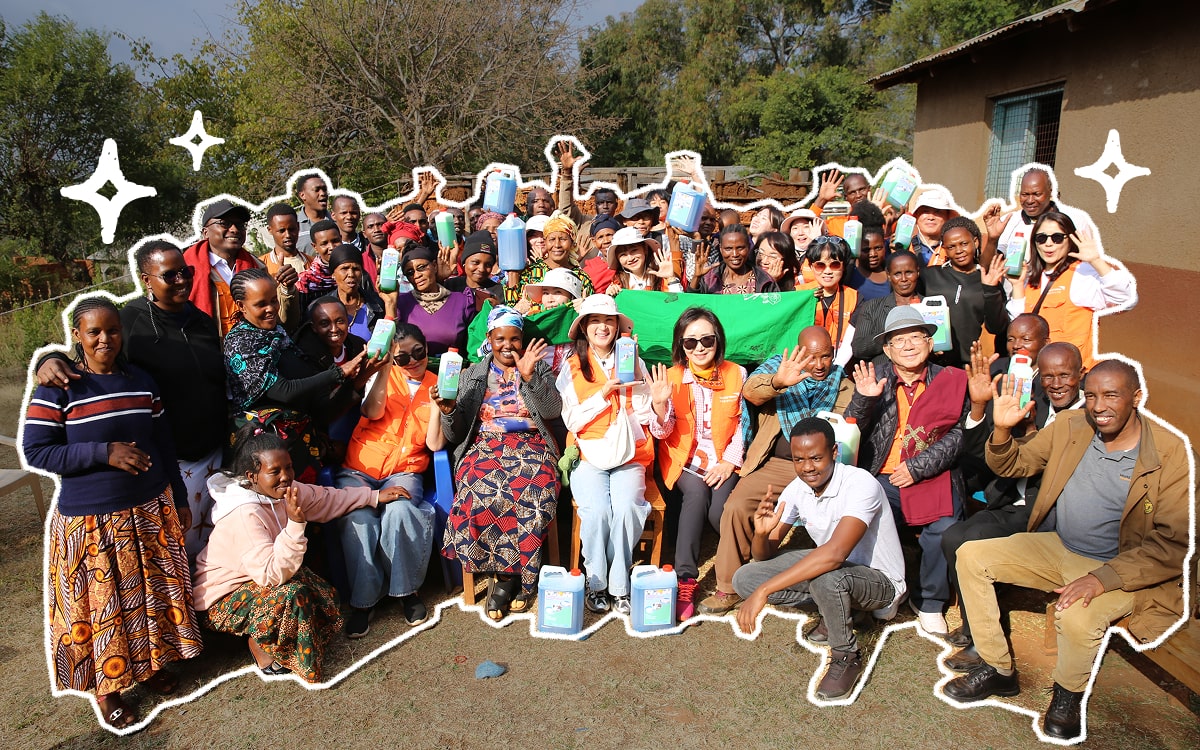 탄자니아 은다바시 후원자들과 단체사진