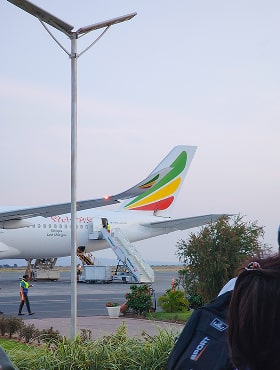 공항에서 찍은 탄자니행 비행기