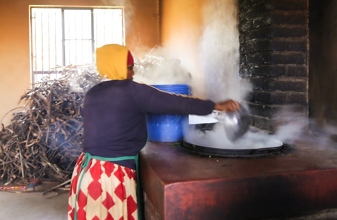 점심식사를 준비하는 모습