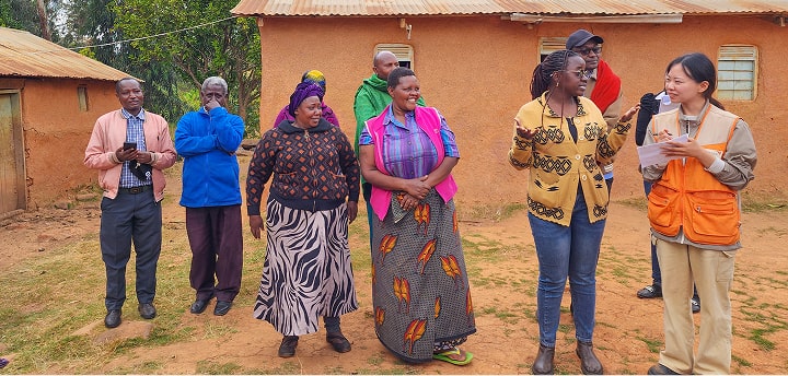 탄자니아 은다바시 사업장 내 후원아동의 가정을 방문사진