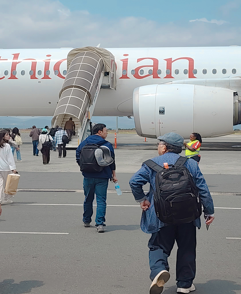 비전로드 교환을 마치고 한국으로 가는 비행기를 타는 김예원 후원자