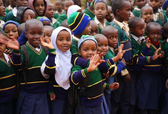 인사하고있는 아이들