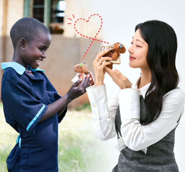 위드베어를 들고있는 아이와 안현모의 모습