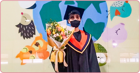 도윤이 혼자만 찍은 초등학교 졸업사진