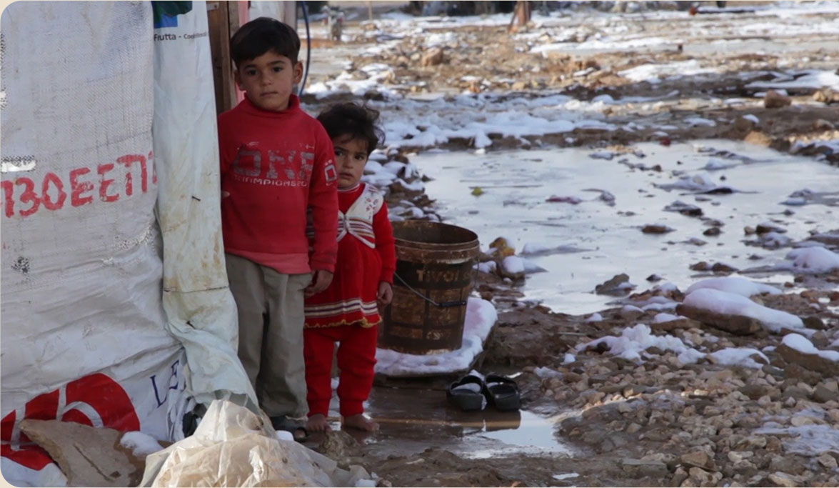 혹독한 계절을 견뎌내는 남매