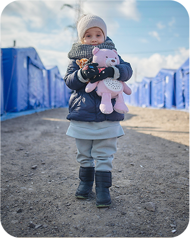 전쟁으로 집을 잃고 추운 겨울을 몰도바 난민촌에서 보내야하는 소피아