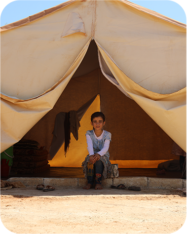 칠흑같이 어두운 밤, 텐트를 벗어나 화장실에 갈때면 불안에 떨어야 하는 나디아