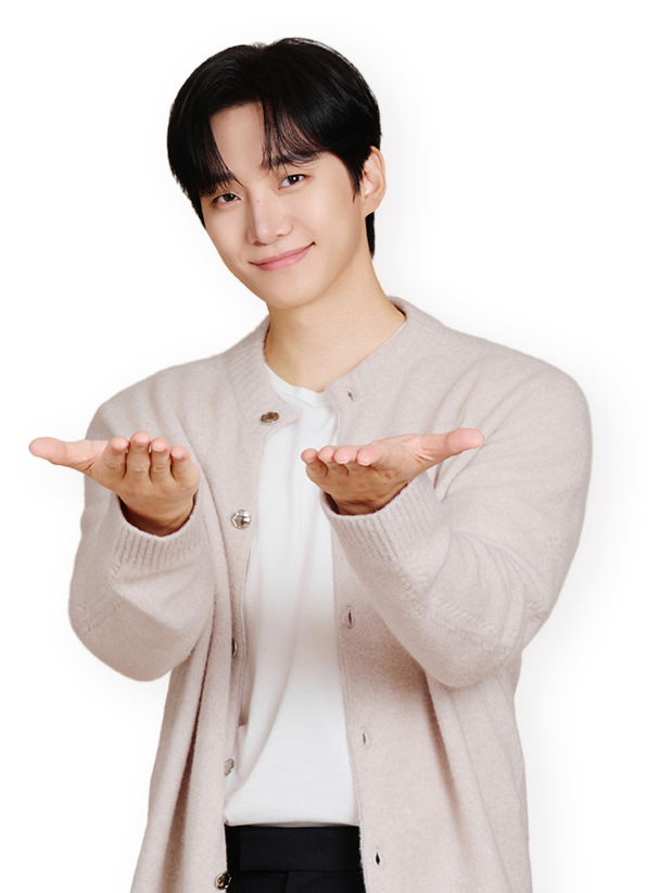 두 손을 내밀고 있는 이준호