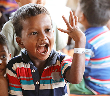 전쟁으로 보호자를 잃은 아이