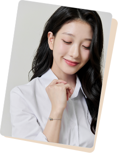 책을 들고있는 서연 사진
