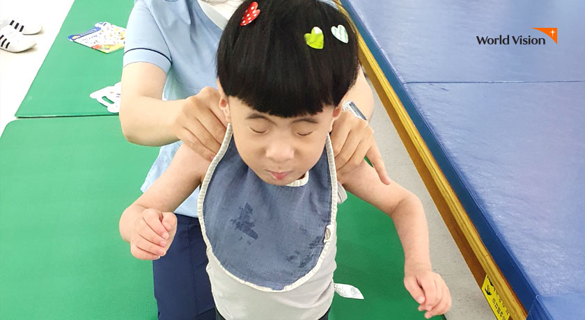 민재의 1년 간의 집중 재활치료 세 네 걸음 이상을 혼자 걸을 수 있게 되었습니다