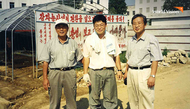 씨감자 사업장 건설을 위해 월드비전 농업자문단이 농업과학원을 방문한 모습. 사진