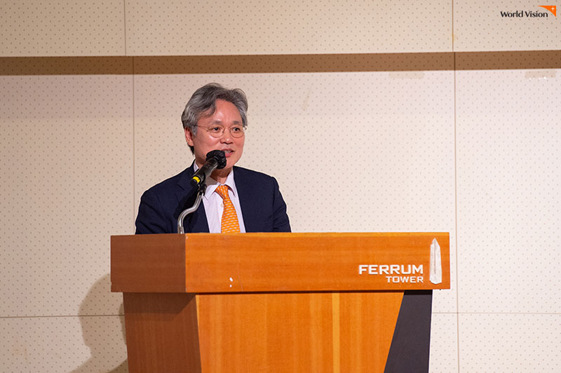 개발협력의 흐름을 읽고 미래를 내다보는 시간! 손혁상 교수님의 기조 연설 모습