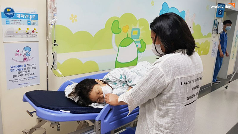 수술대에 오르기 전 대기중인 세연이