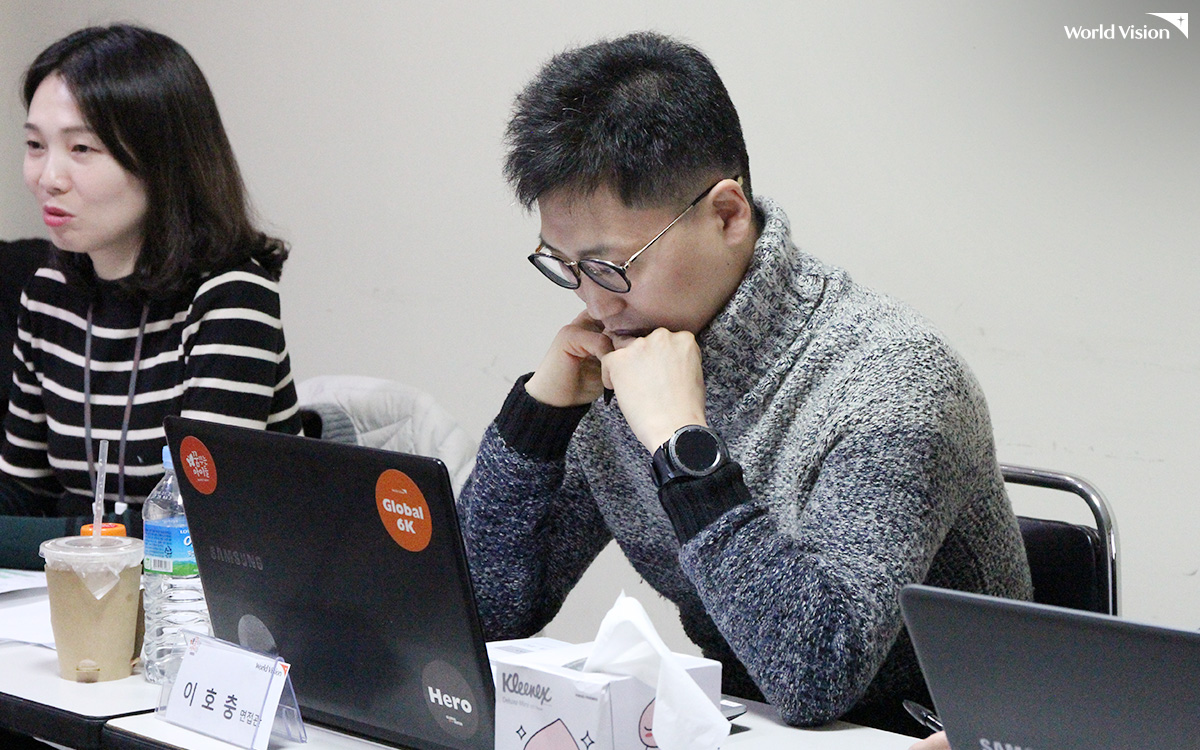 부드러운 카리스마로 면접에 임하고 있는 이호충 후원자. 유명 호텔 요리사인 이호충 후원자는 후원자 면접관으로 세 번 째 참석 중이다.