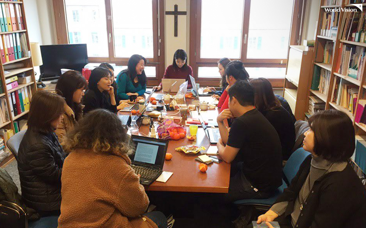 사전심의에 참여한 한국 NGO 대표단. 회의 준비 중 찰칵!