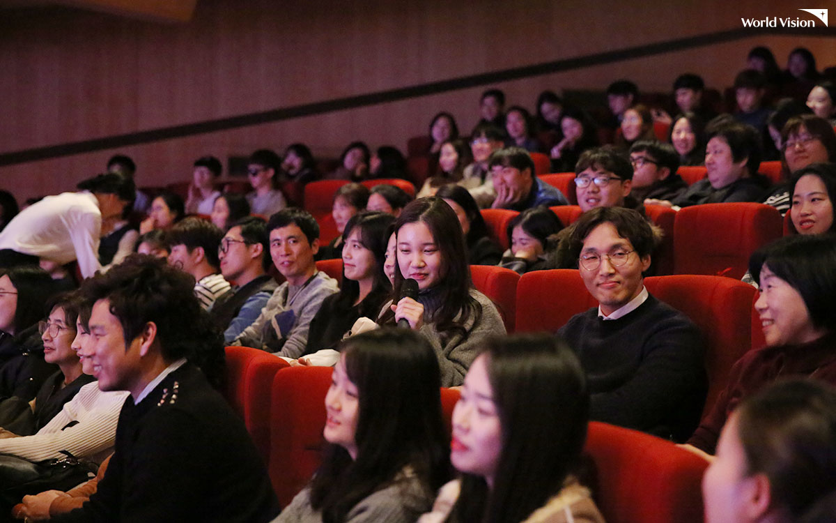 후원자님들의 얼굴에 웃음꽃이 피었습니다
