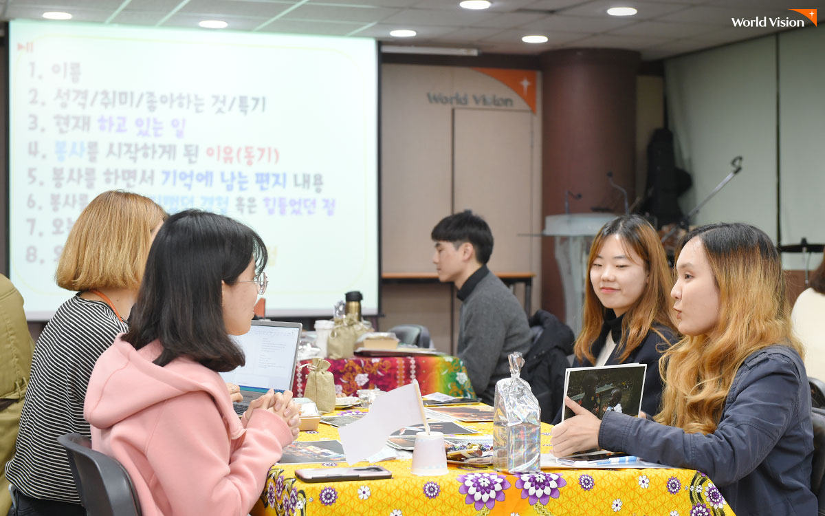 아이스브레이크 프로그램을 함께 하며 ‘같은’ 봉사를 해 왔던 서로를 알아갔어요.