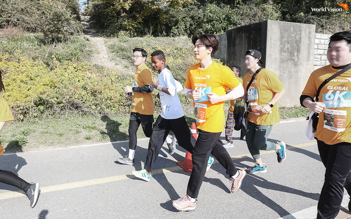 두 사람은 월드비전 글로벌6k 마라톤을 함께 달렸습니다