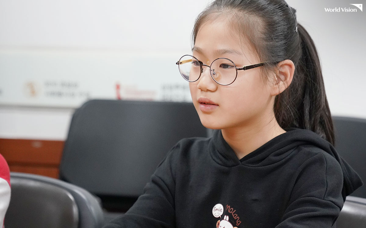 여성할례 문제의 심각성을 처음 알게 된 재영이. 재영이는 이런 일이 없는 세상을 만드는 데 힘을 보내고 싶다고 했어요.