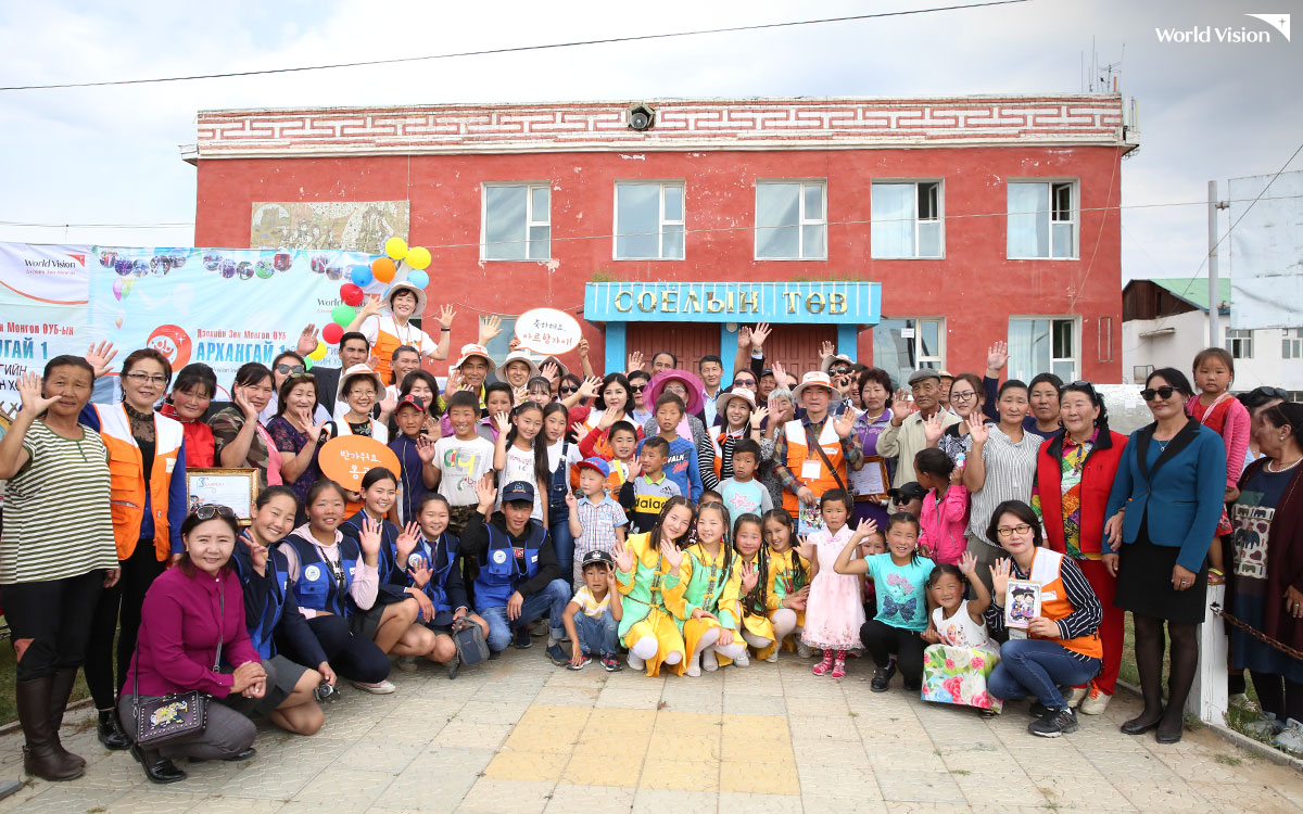 마을 자립 축하 행사에 우리 일행을 초대해 주셔서 멋진 공연 뿐만 아니라 마을 자립의 기쁨을 주민들과 나눌 수 있어서 얼마나 뿌듯했는지 몰라.