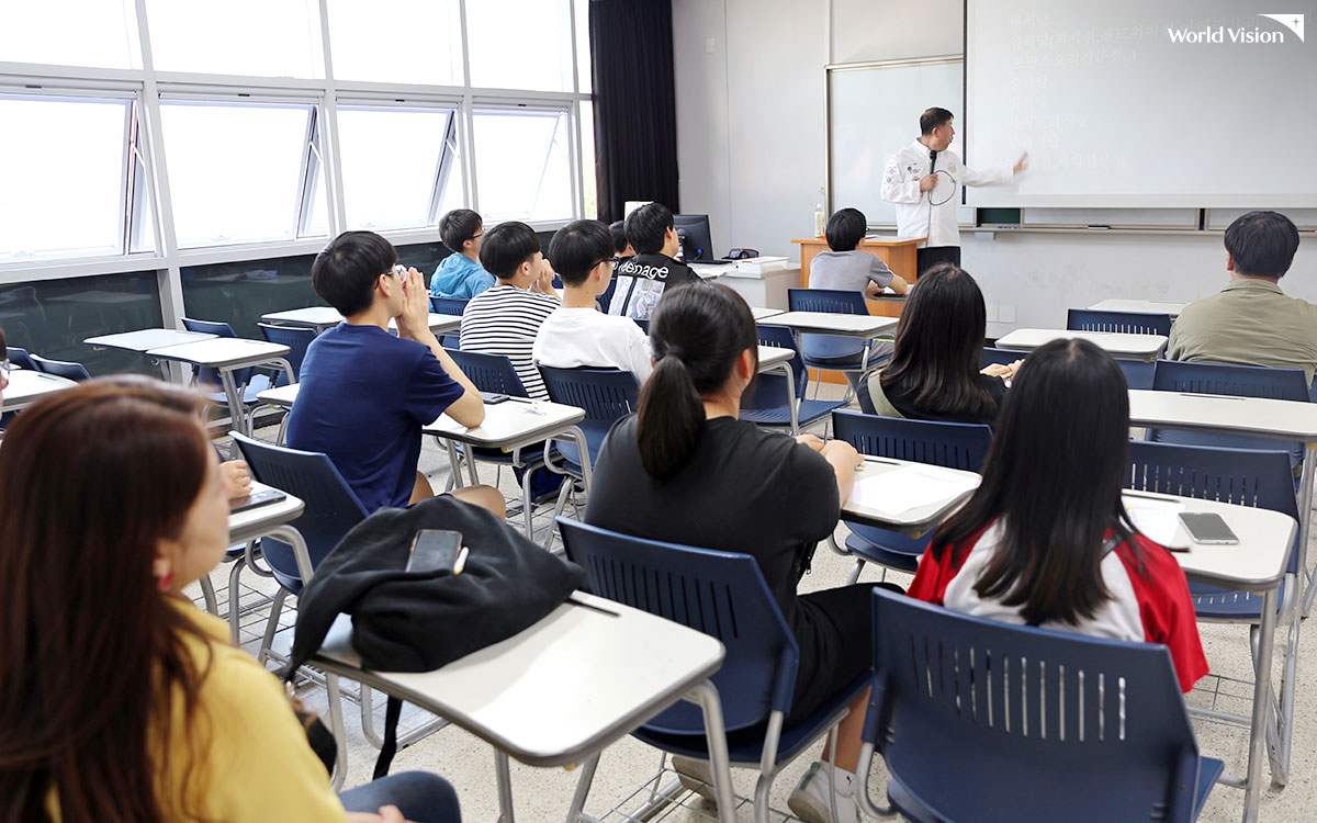 이제 멘토 분들과 함께 교실로 이동해서 꿈꾸는 아카데미를 들어볼까요