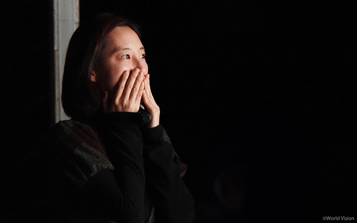 박지선 후원자님은 놀란 표정을 감추지 못하셨어요