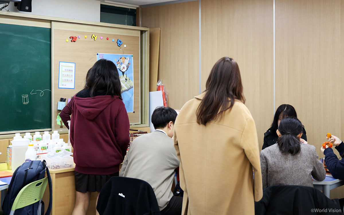 밝게 웃으며 들어오는 3학년 민지(가명)