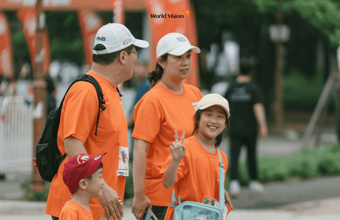 2025년 글로벌 6K 마라톤 서울 대회에 참가한 가족의 모습입니다.