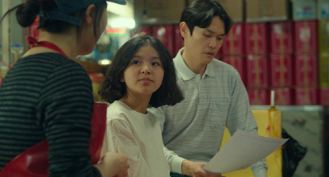 명은 부모님과 대화 스틸컷